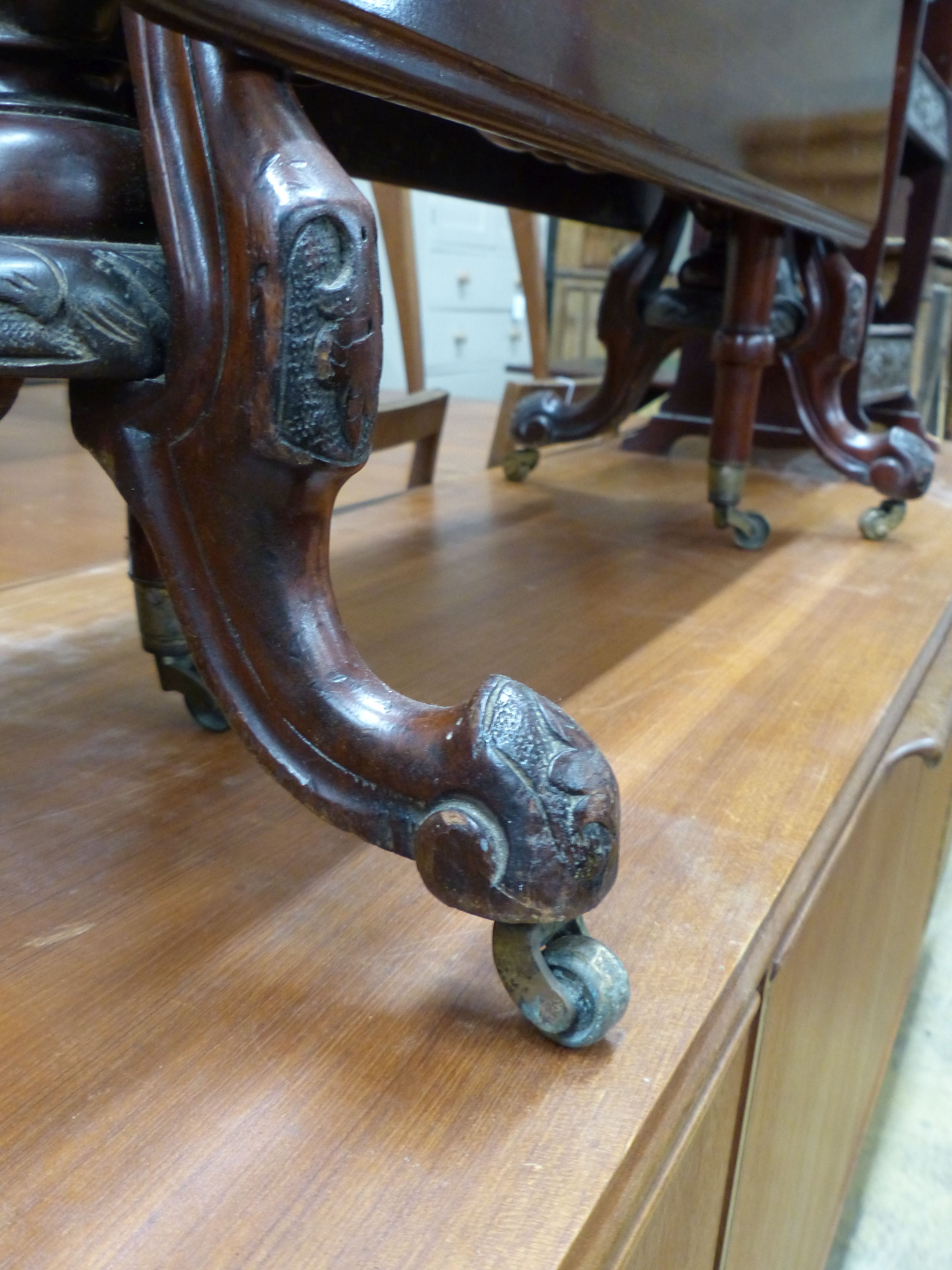 A Victorian mahogany Sutherland table, width 91cm